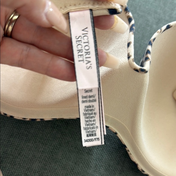 Victoria's Secret Brown and Black Leopard Print Bra - Picture 2 of 4